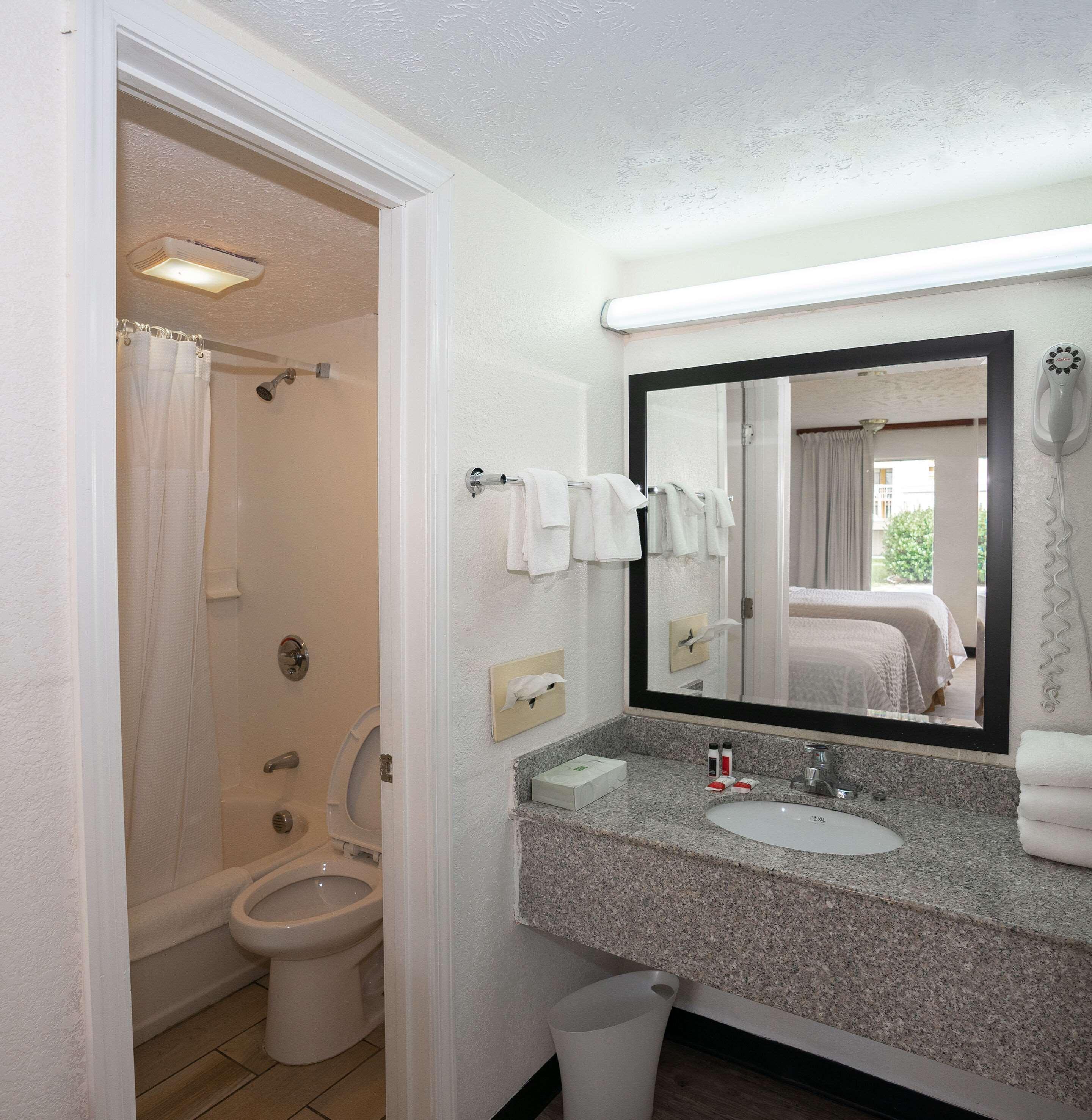 Hotel Ramada By Wyndham Lumberton Extérieur photo